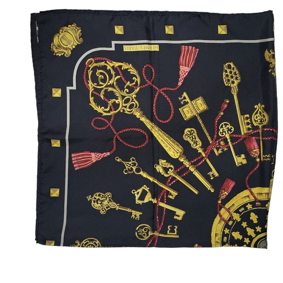 🔥SOLD🔥 HERMES Carre 90 Scarf Keys Tassel - Picture 3 of 7